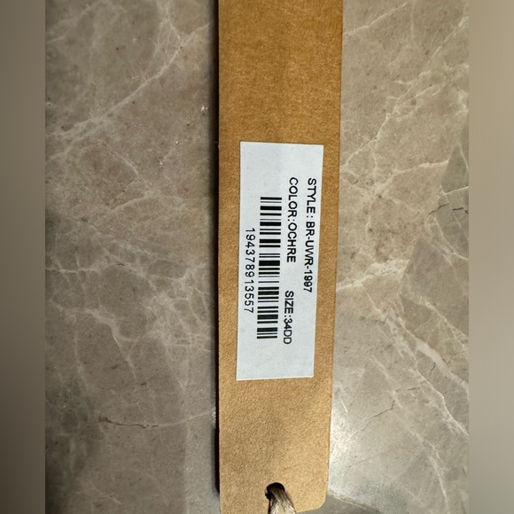 SKIMS FITS EVERYBODY
PLUNGE BRA - Picture 8 of 11